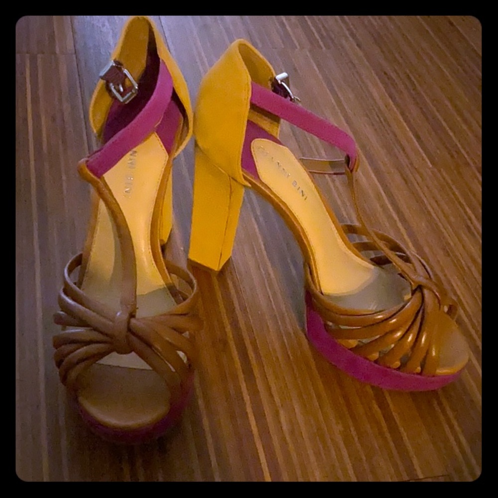 Gianni Bini strappy sandal heel
